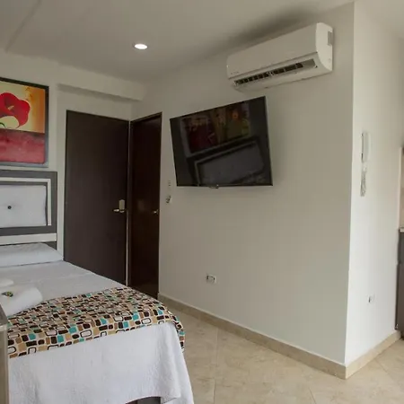 Hollywood Aparthotel 3*