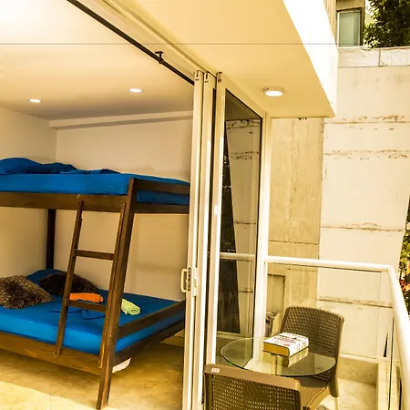 Hollywood Aparthotel 3*