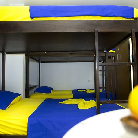Hollywood Aparthotel 3*