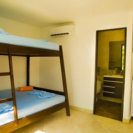 Hollywood Aparthotel