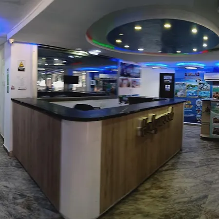 Hollywood Aparthotel 3*