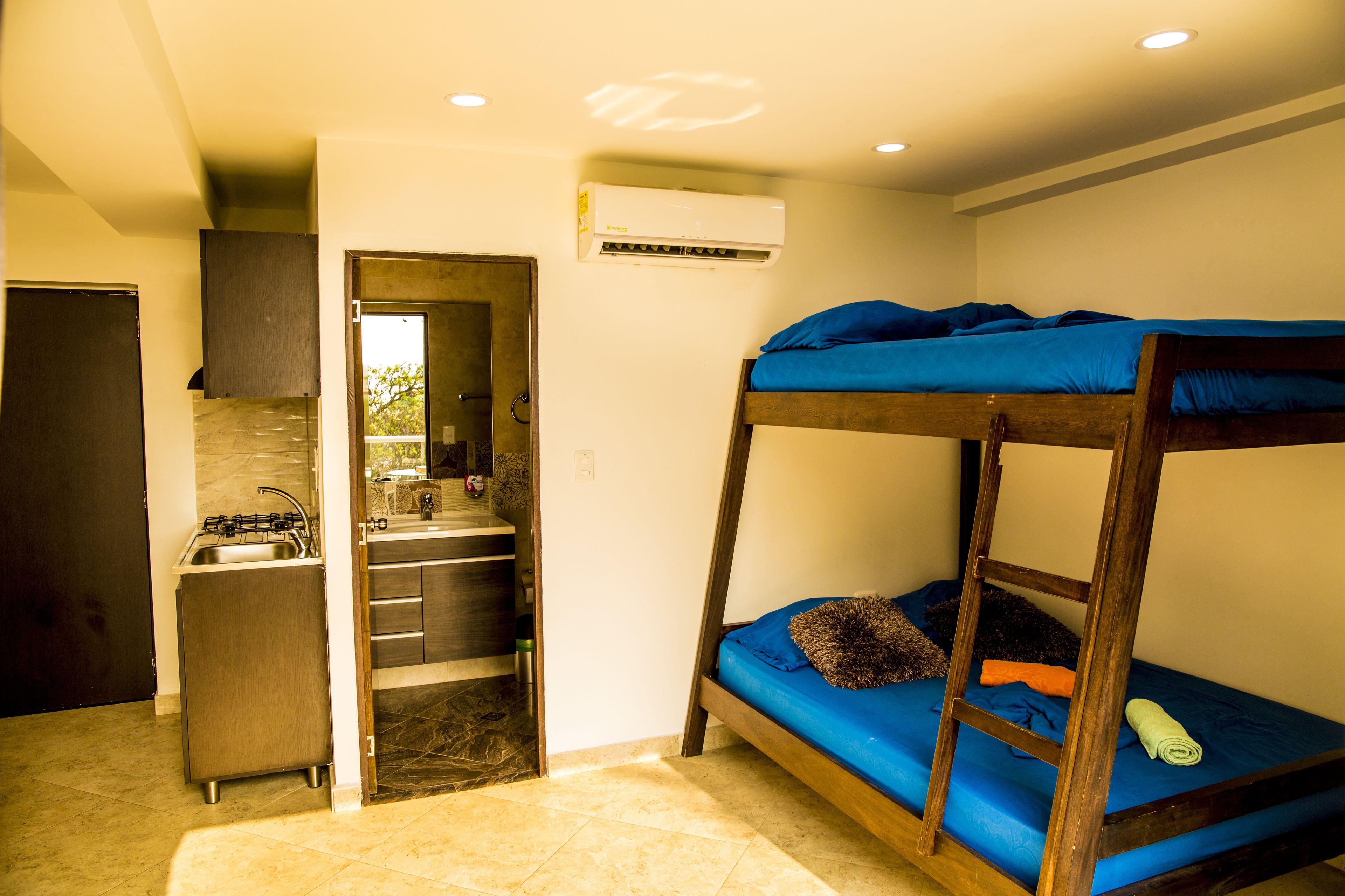 Hollywood Apartahotel 3*