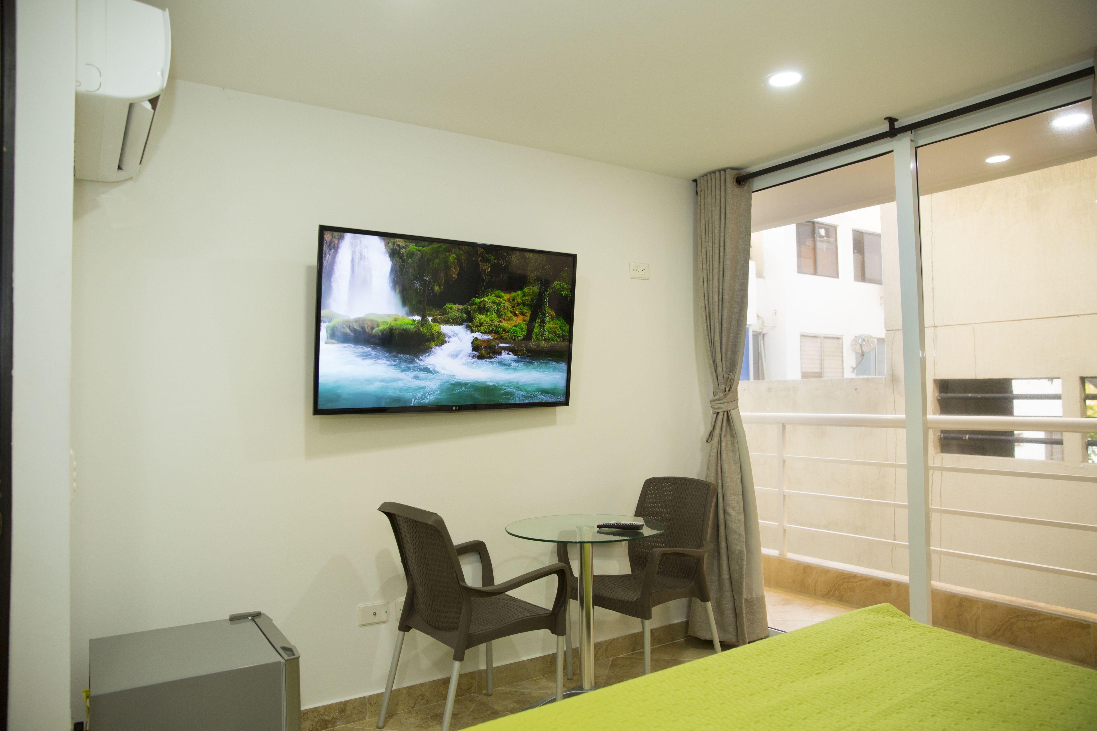 Hollywood Apartahotel 3*