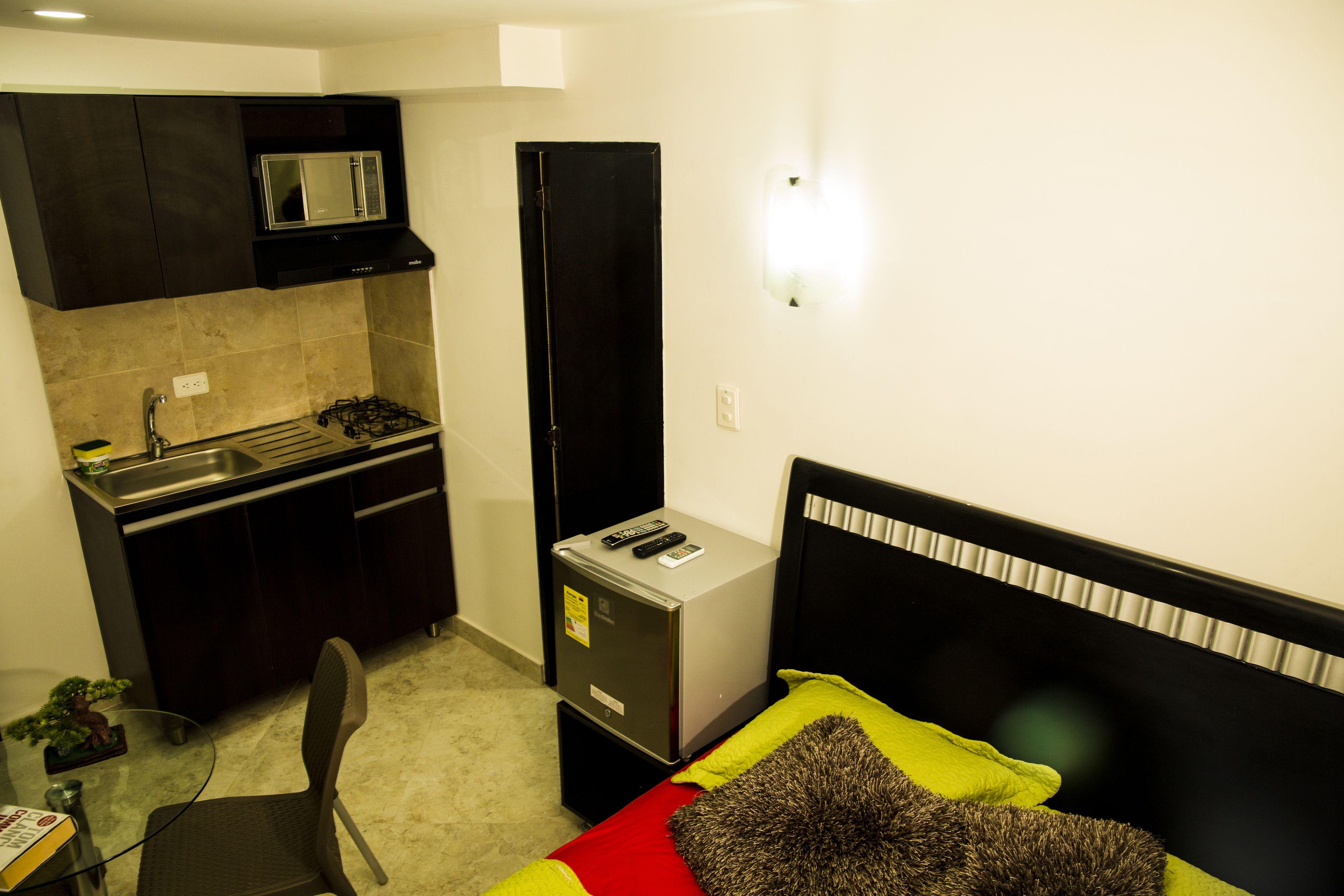 Hollywood Apartahotel 3*