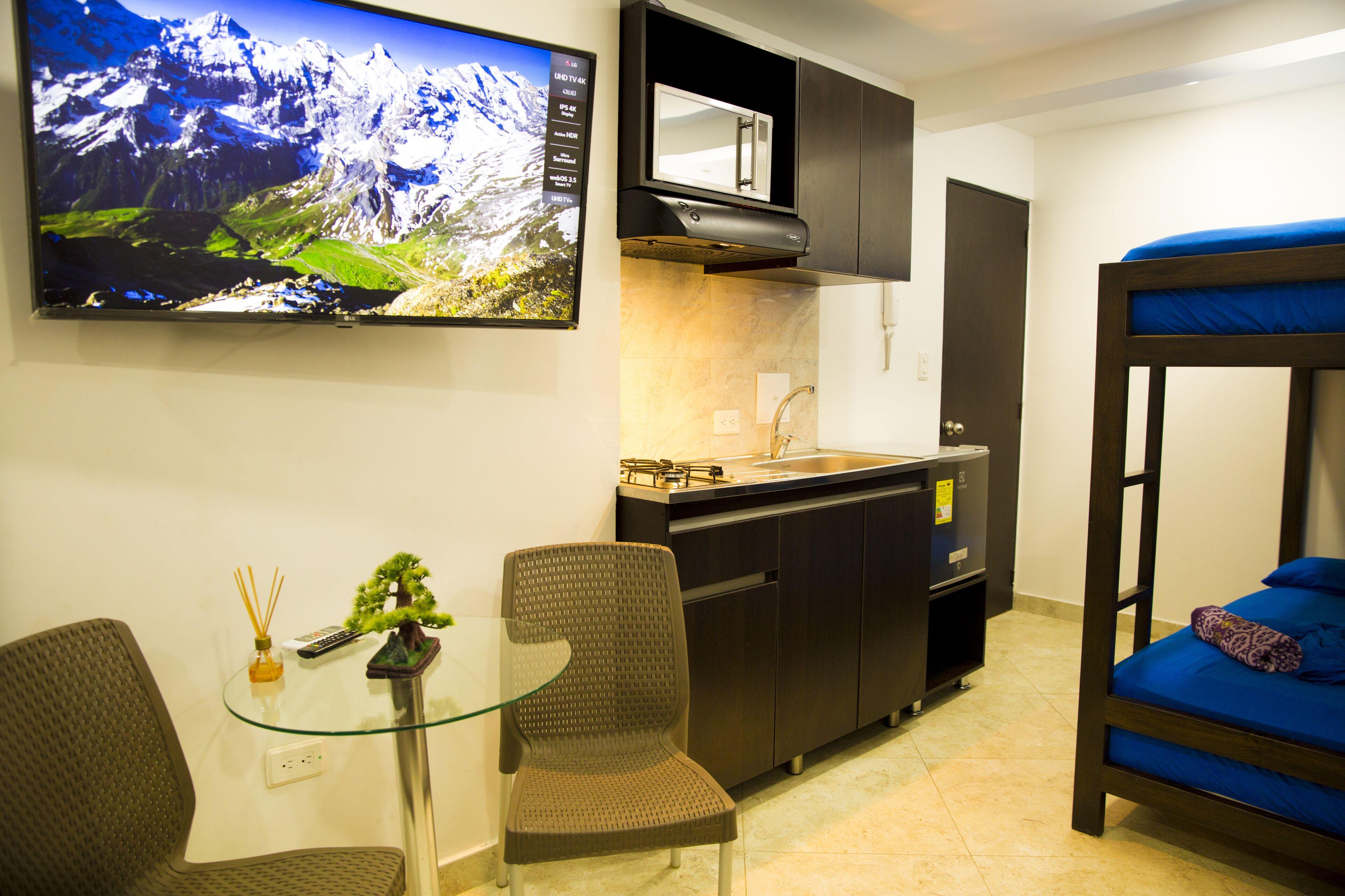 Hollywood Apartahotel 3*