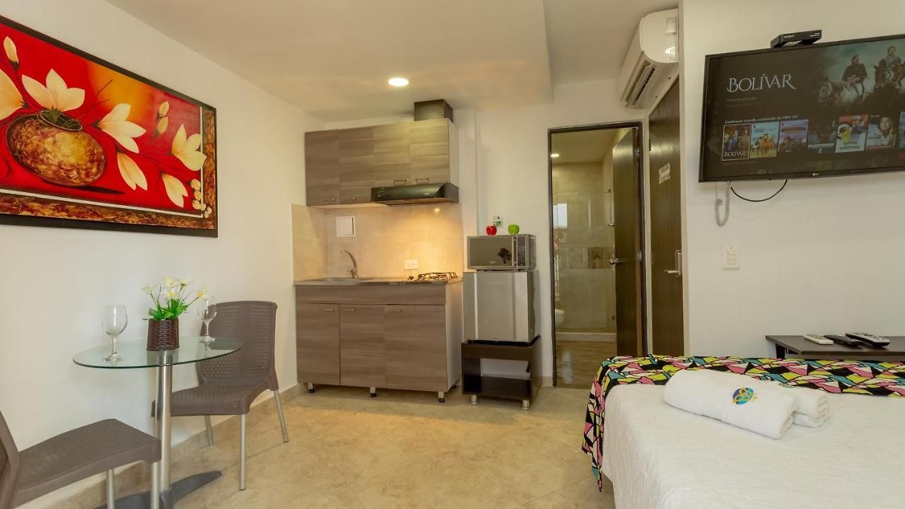 Hollywood Apartahotel 3*