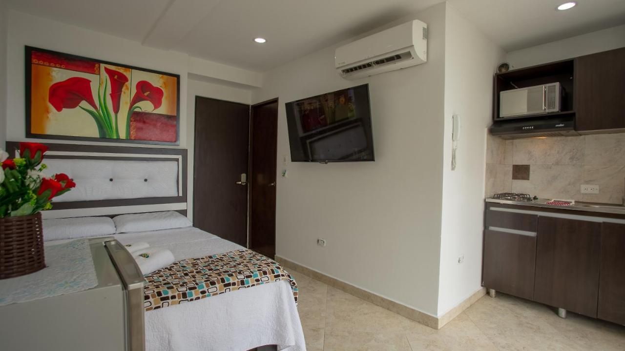 Hollywood Apartahotel 3*
