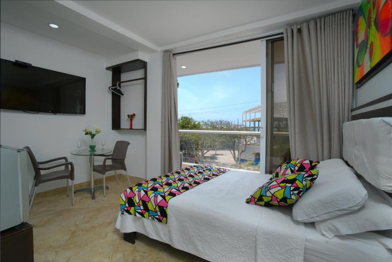 Hollywood Apartahotel 3*