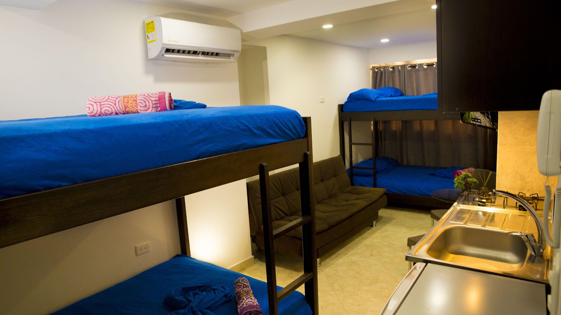 Hollywood Apartahotel 3*