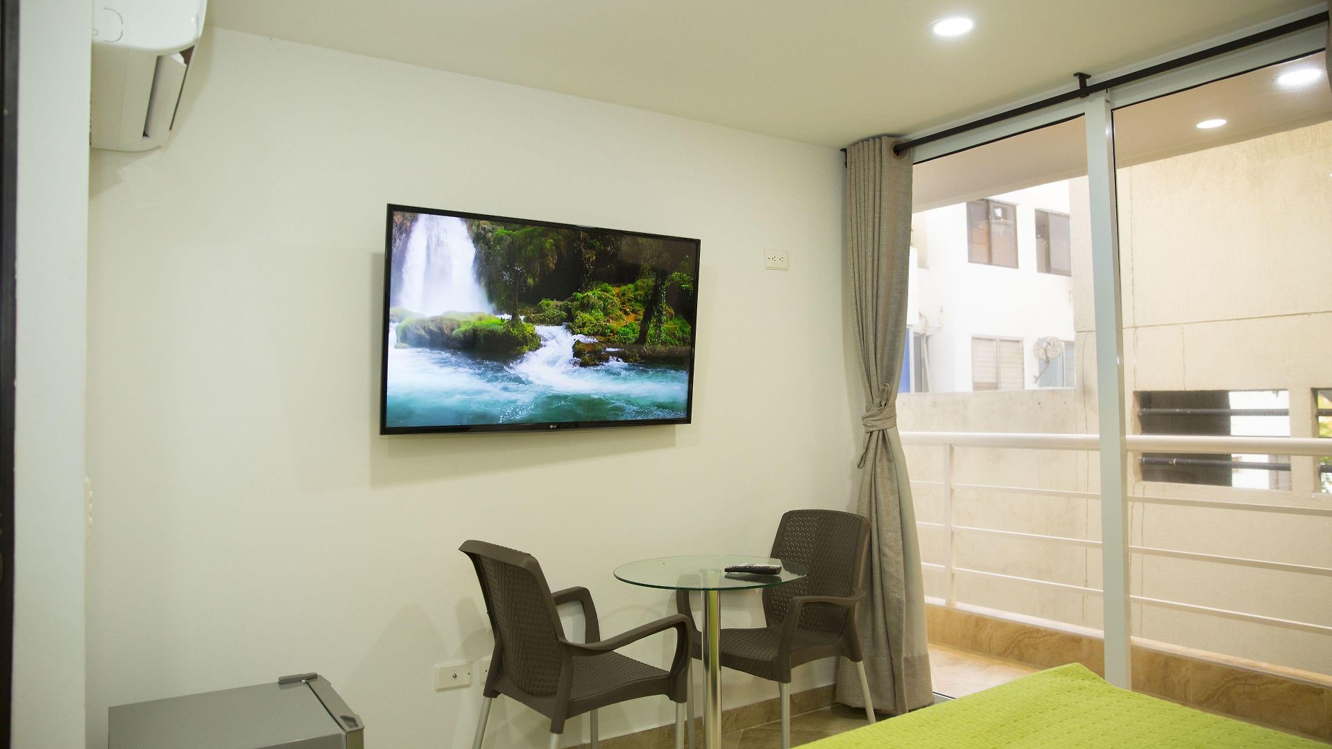 Hollywood Apartahotel 3*