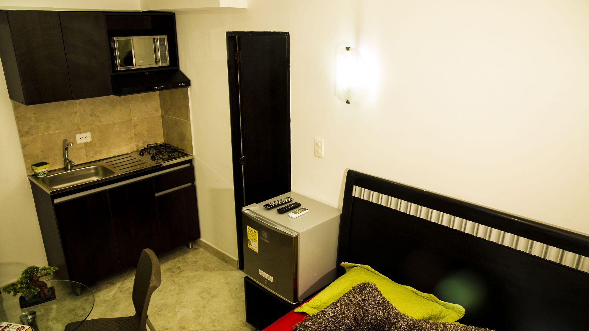 Hollywood Apartahotel 3*