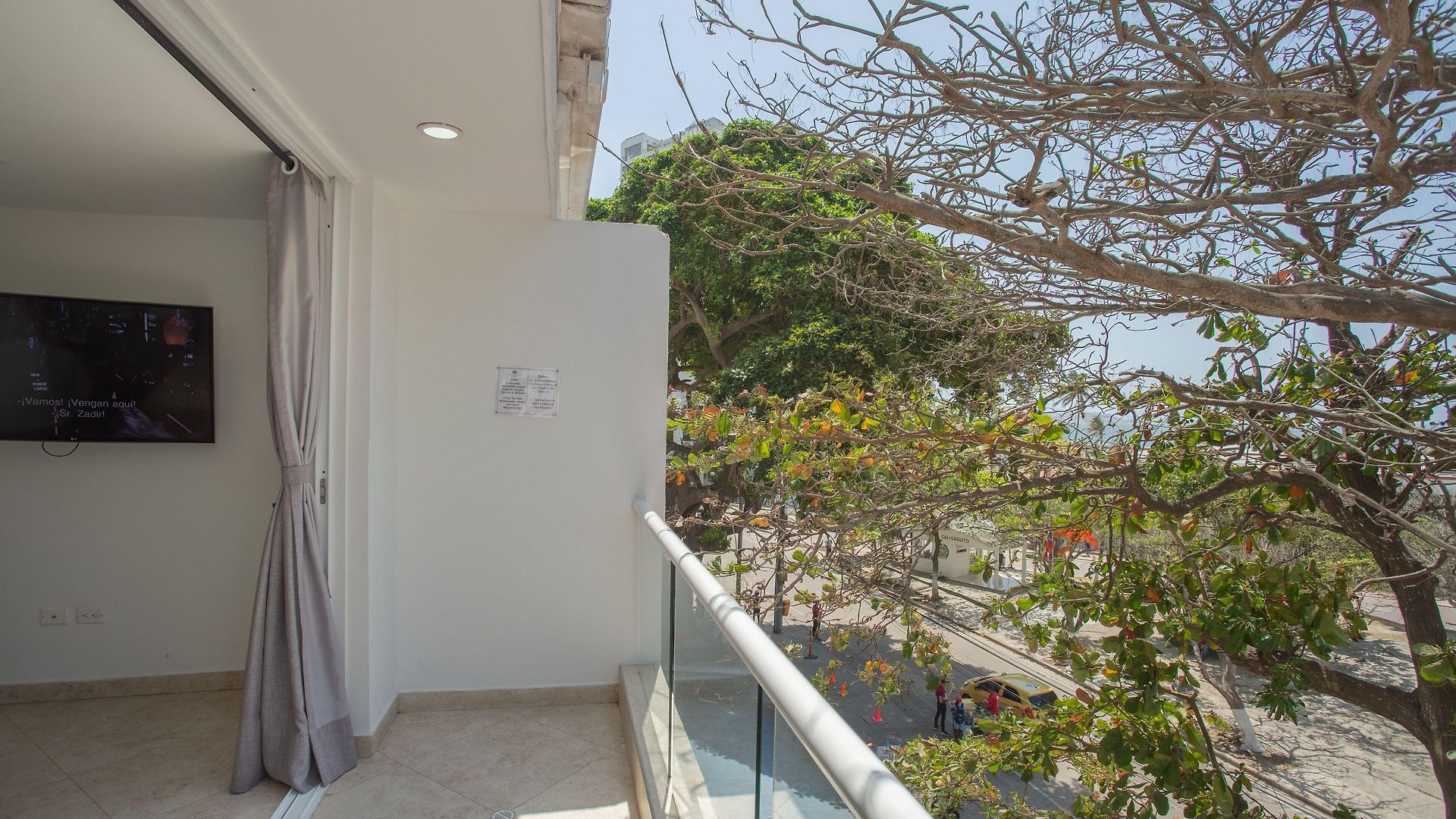 Hollywood Apartahotel 3*