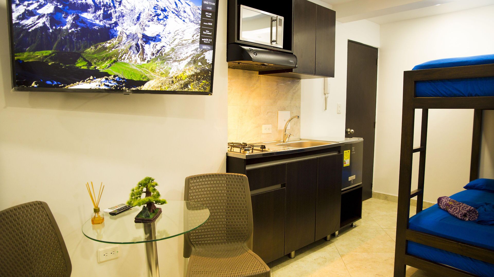 Hollywood Apartahotel 3*