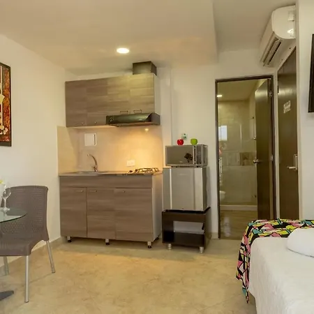 Hollywood Apartahotel 3*