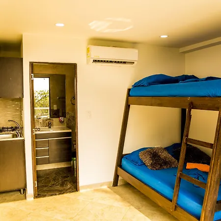 Hollywood Apartahotel 3*