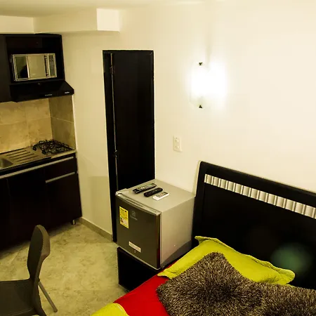 Hollywood Apartahotel 3*