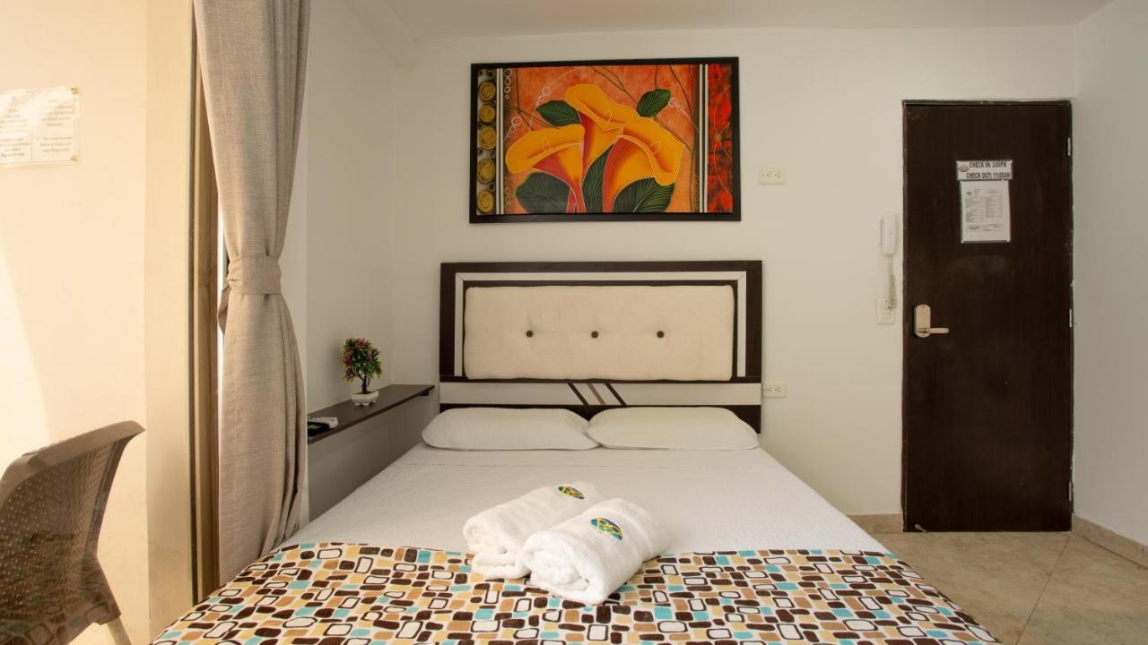Hollywood Aparthotel 2*
